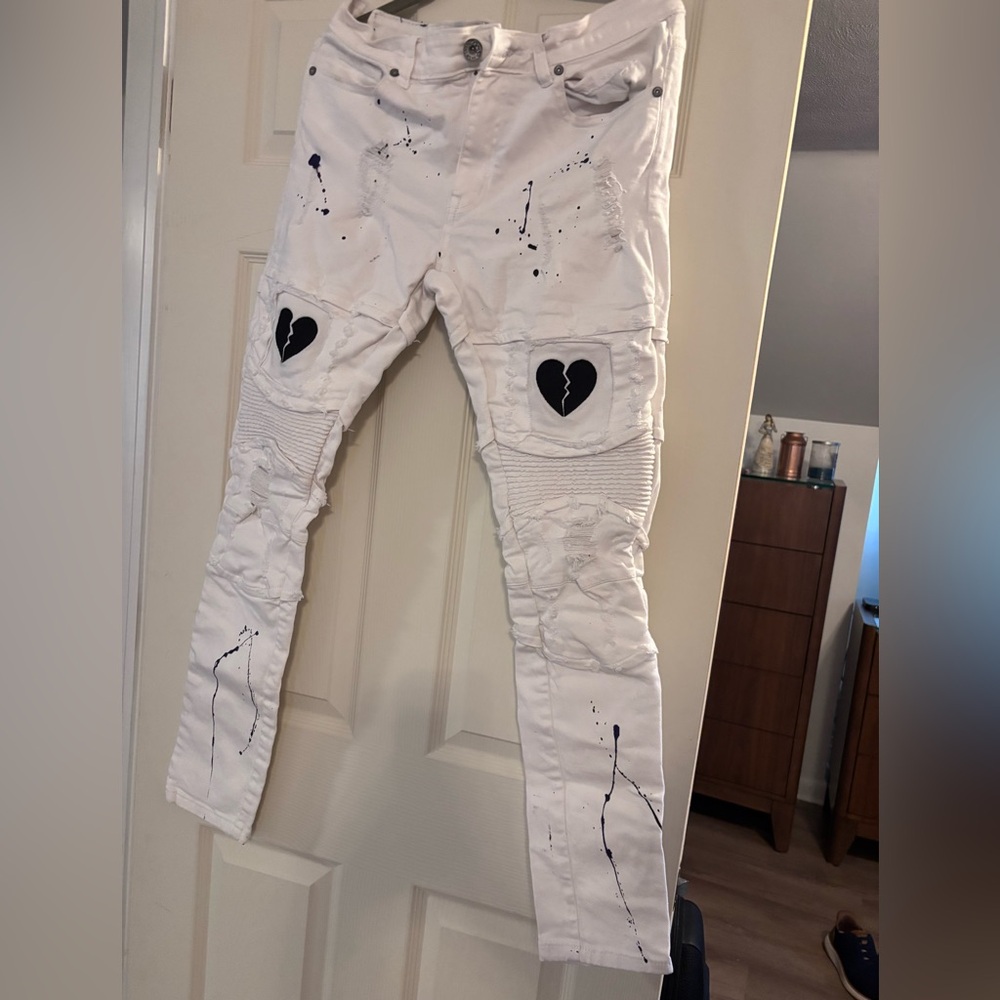 Focus White Distressed jeans  with broken Heart